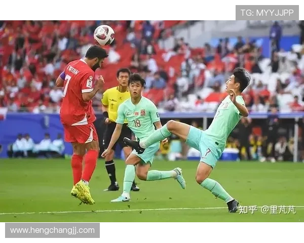 中国足球队备战亚洲杯 新帅带领全新阵容力争突破历史瓶颈