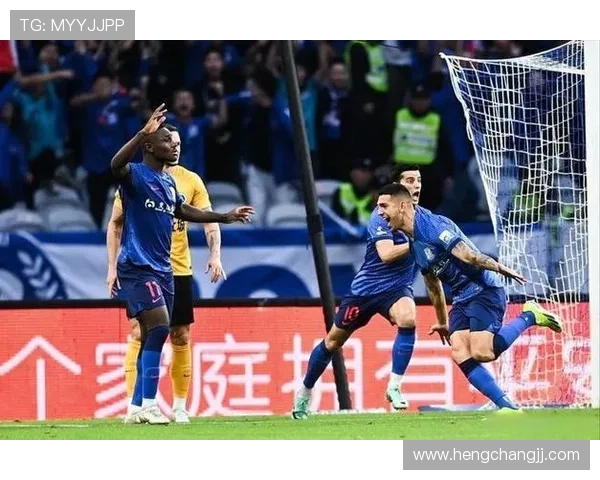 F1赛季激烈角逐 多队争夺年度总冠军角逐战再升级