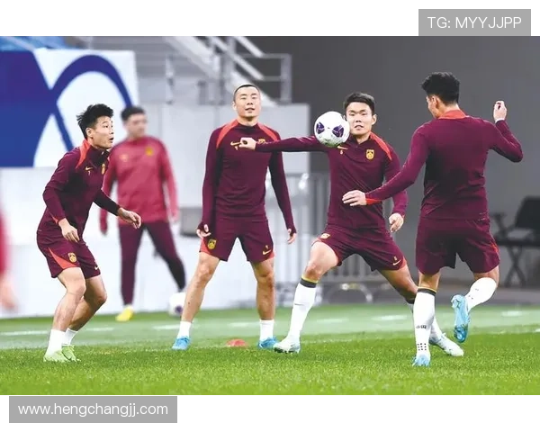 中国男足世预赛主场惊险取胜全场鏖战九十分钟展现顽强拼搏精神