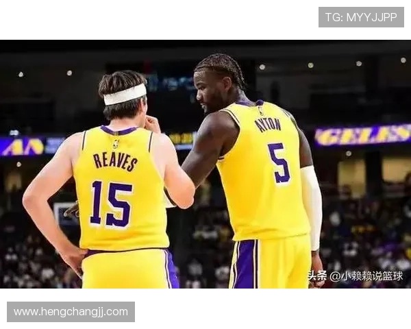 詹姆斯赛季首战表现惊艳 湖人逆转战胜勇士迎开门红