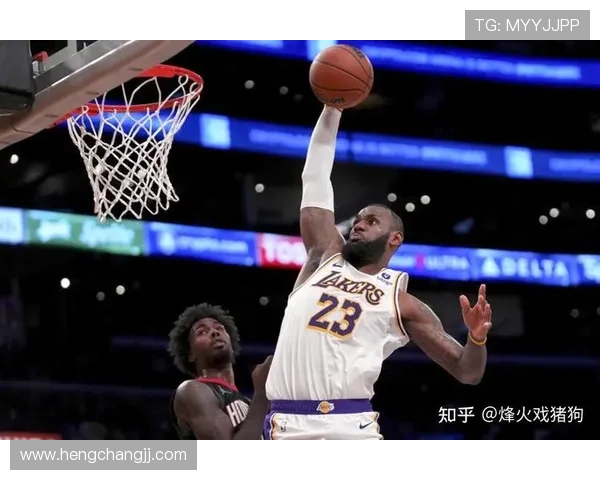 《詹姆斯领衔湖人季前赛首战胜勇士 引领新赛季豪华阵容崭露锋芒》 《詹姆斯领衔湖人季前赛首战胜勇士 引领新赛季豪华阵容崭露锋芒》